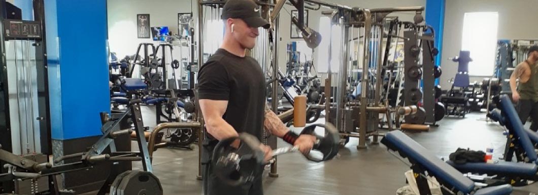 Man lifting weights - Train Hard Fitness 8180 Oswego Rd. Liverpool, NY 13090 315-409-4764